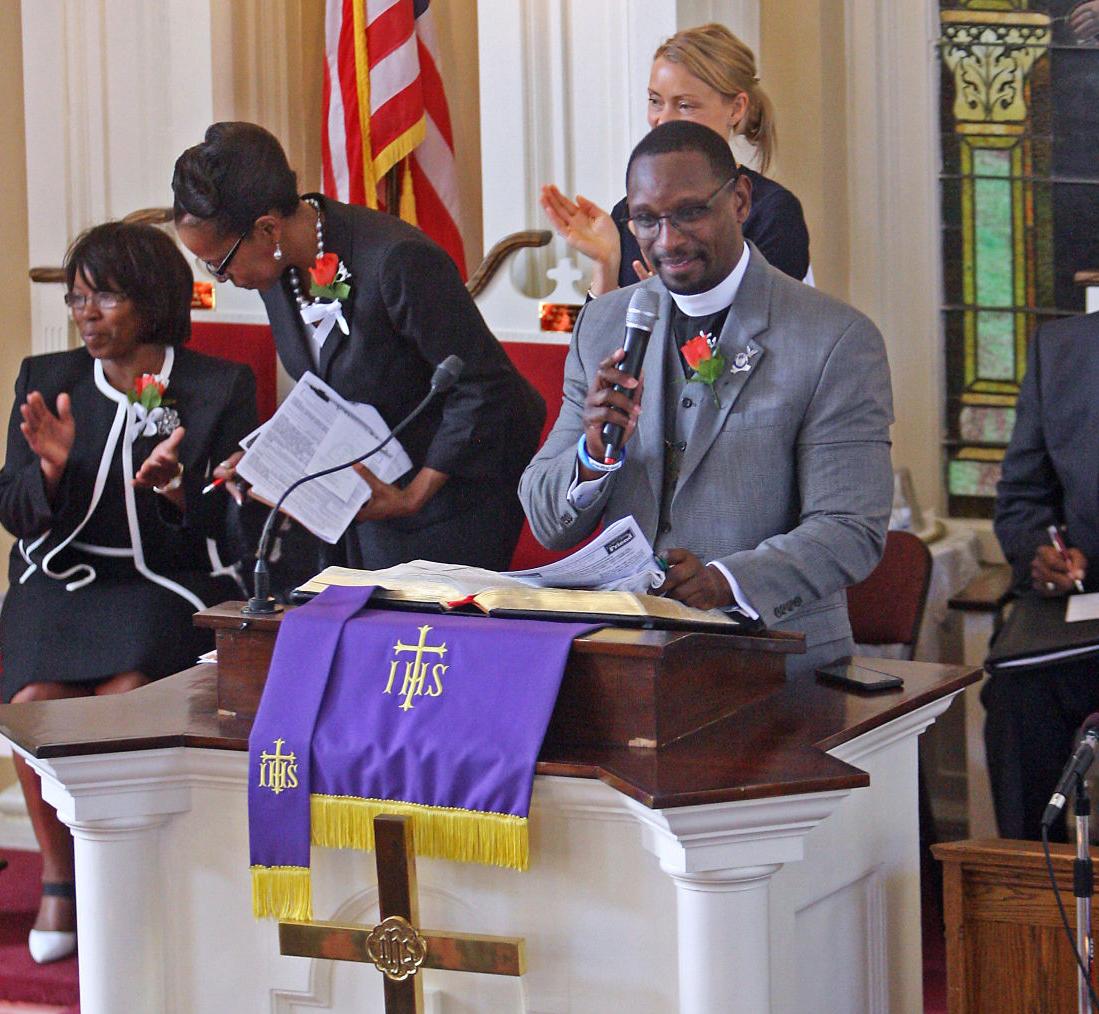 Kylon preaching
